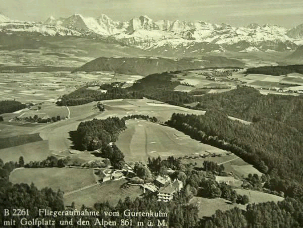 Fliegeraufnahme von Gurtenkulm mit Golfplatz um 1946