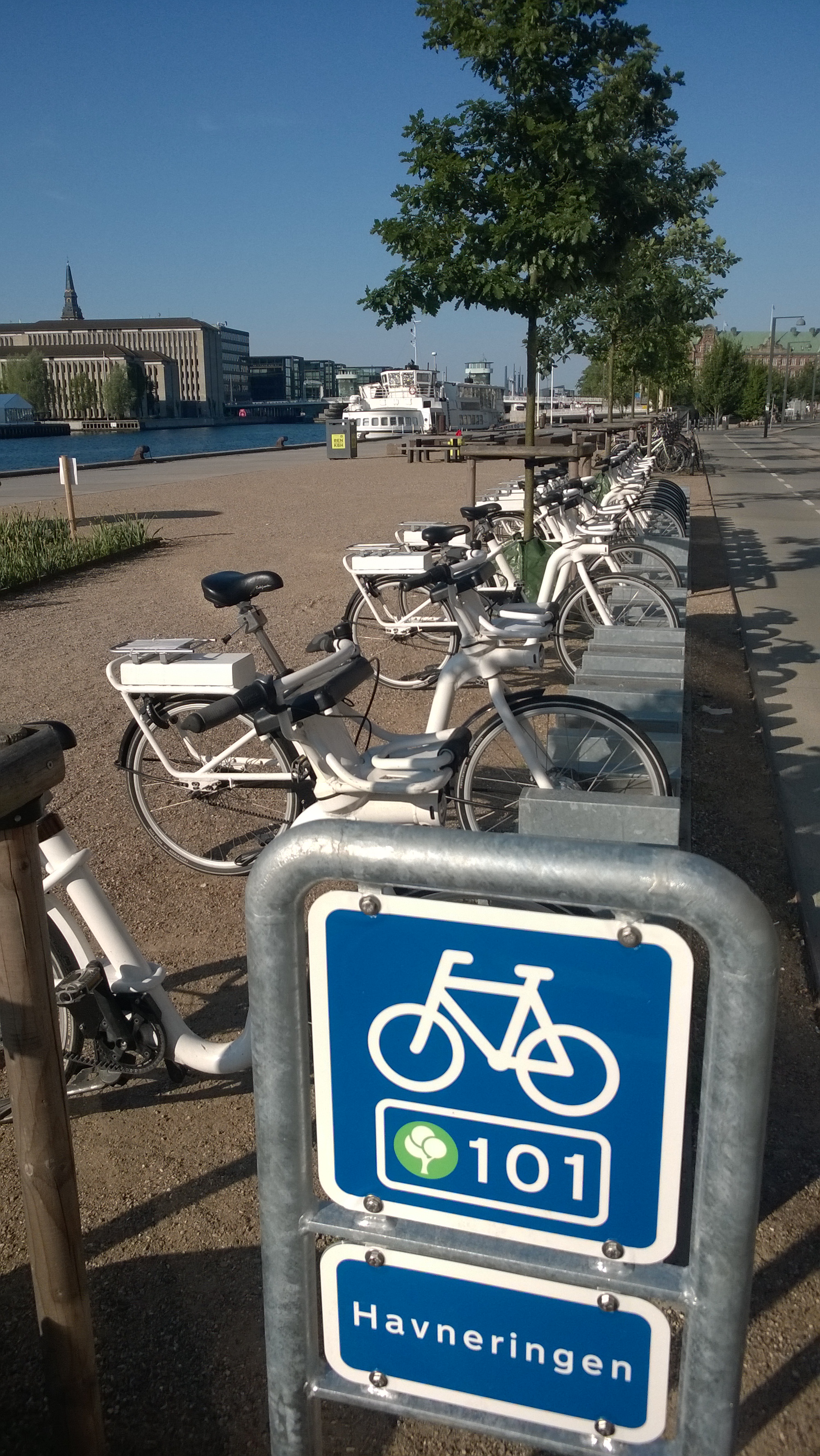Veloausleihstation von City-Bike Kopenhagen (www.bycyklen.dk) mit den E-Bikes von Gobike.com