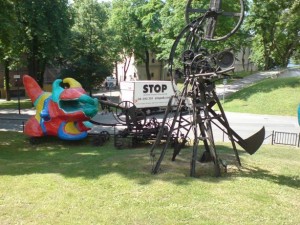 Skulptur von Jean Tinguely im Paradis fantastique